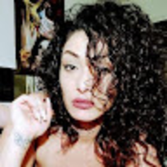 Meet your Posher, Joanna - Picture 1 of 1